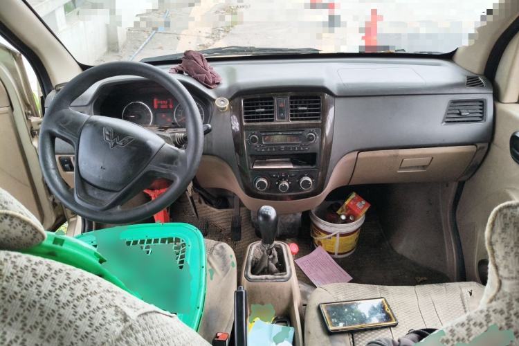 Used Wuling Rongguang 2014 1.5L S Standard Version Center Console