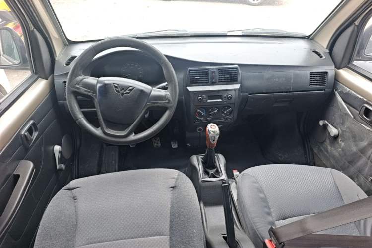 Used Wuling Rongguang 2014 1.2L S Base Model Center Console