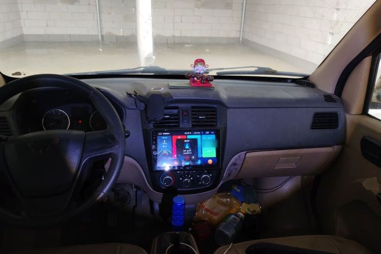 Used Wuling Rongguang 2014 1.5L S Standard Version Center Console