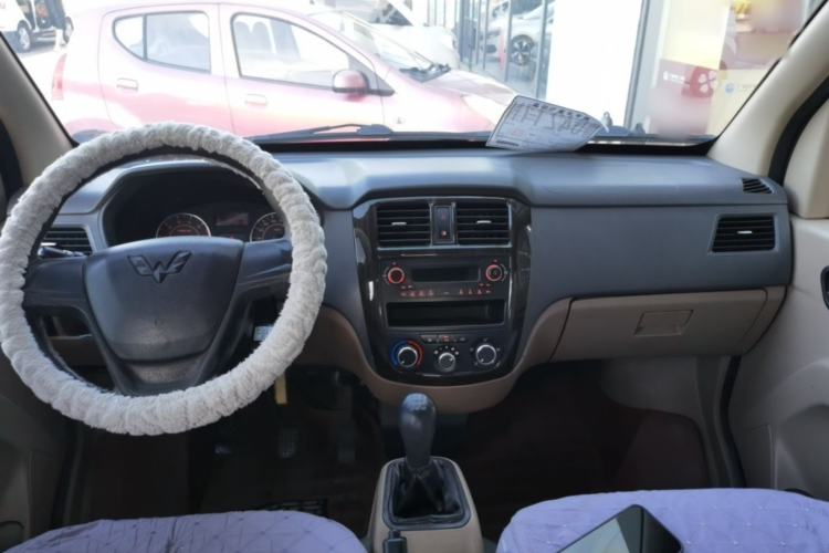 Used Wuling Rongguang 2014 1.5L S Standard Version Center Console