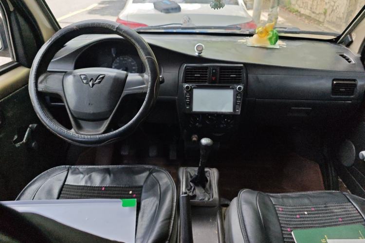 Used Wuling Rongguang 2014 1.5L S Base Version Center Console