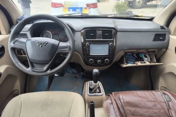 Used Wuling Rongguang 2014 1.2L S Standard Model Center Console