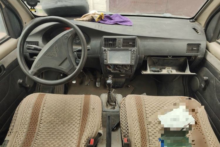 Used Wuling Rongguang 2014 1.2L S Standard Model Center Console