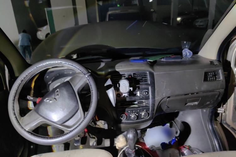 Used Wuling Rongguang 2014 1.5L S Base Version Center Console