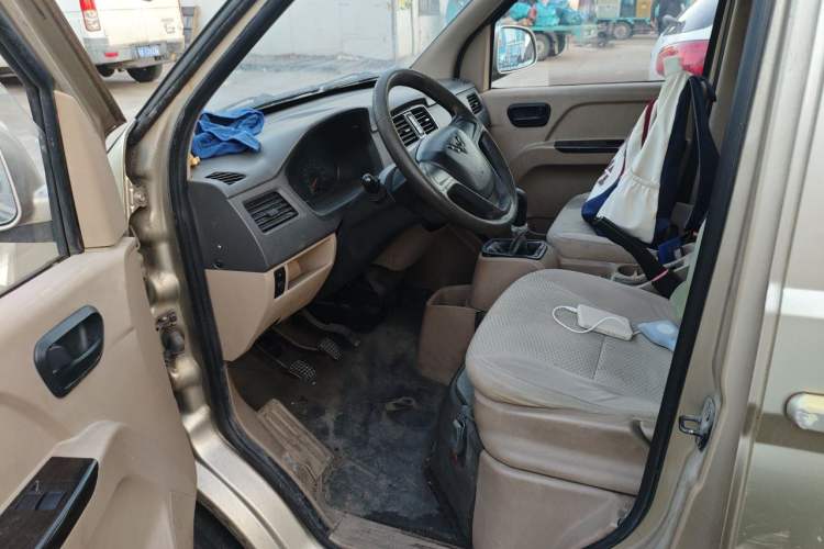 Used Wuling Rongguang 2014 1.2L S Standard Model Driver Seat