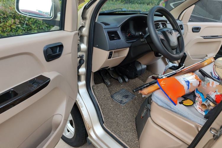 Used Wuling Rongguang 2014 1.2L S Standard Model Driver Seat