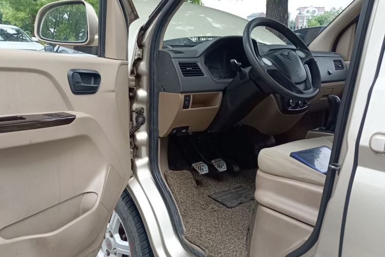 Used Wuling Rongguang 2014 1.5L S Standard Version Driver Seat