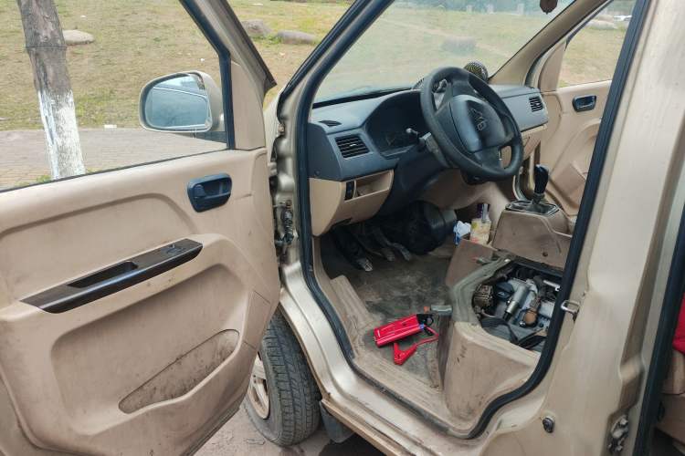 Used Wuling Rongguang 2014 1.5L S Standard Version Driver Seat