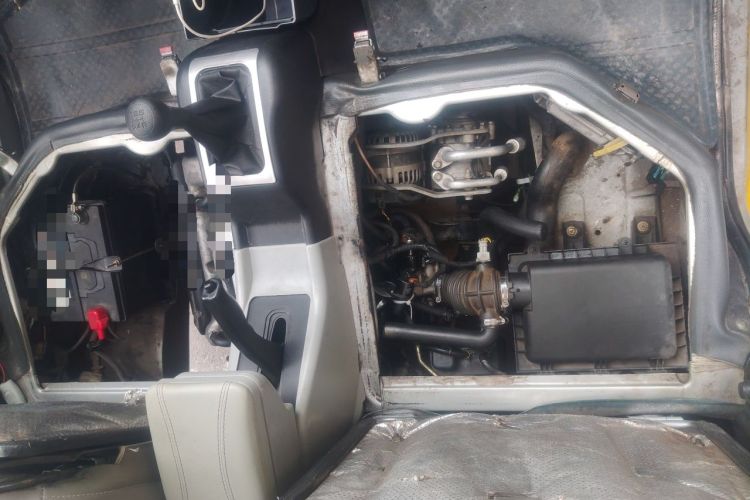 Used Wuling Rongguang 2014 1.2L S Base Model Engine Bay