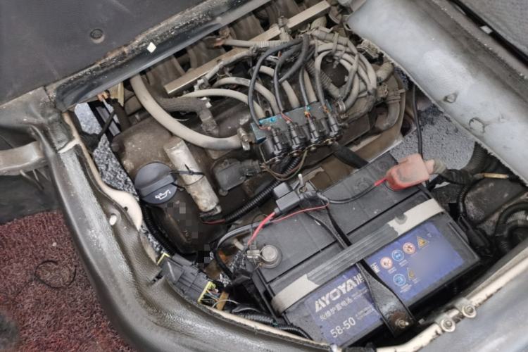 Used Wuling Rongguang 2014 1.2L S Base Model Engine Bay