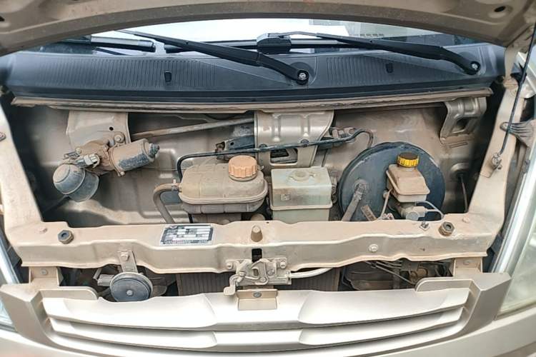 Used Wuling Rongguang 2014 1.2L S Base Model Engine Bay