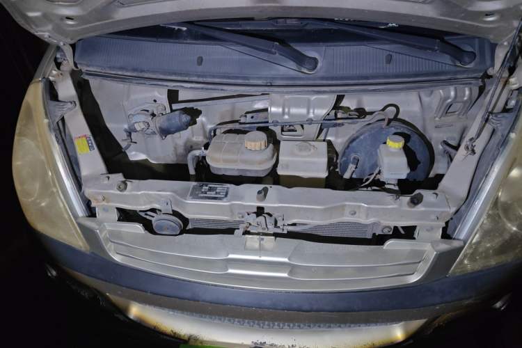 Used Wuling Rongguang 2014 1.2L S Standard Model Engine Bay