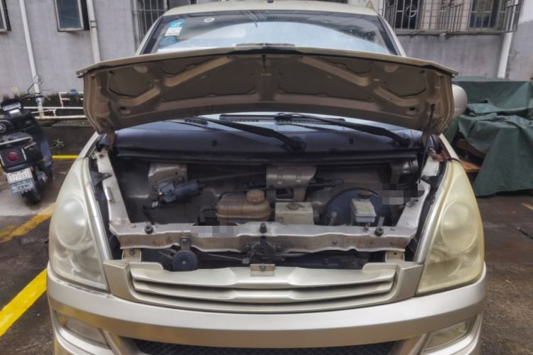 Used Wuling Rongguang 2014 1.5L S Base Version Engine Bay