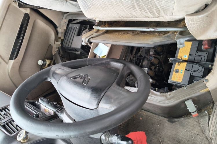 Used Wuling Rongguang 2014 1.5L S Standard Version Engine Bay