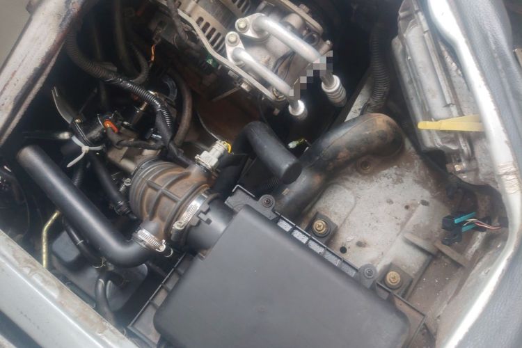 Used Wuling Rongguang 2014 1.2L S Base Model Engine Bay Left