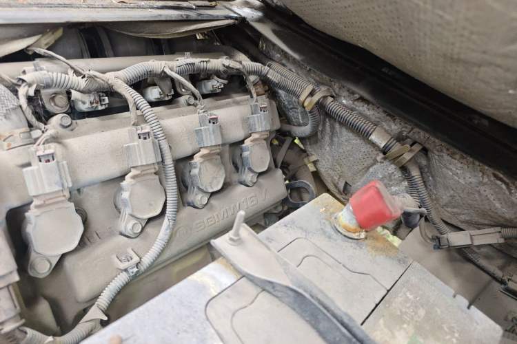 Used Wuling Rongguang 2014 1.5L S Base Version Engine Bay Left