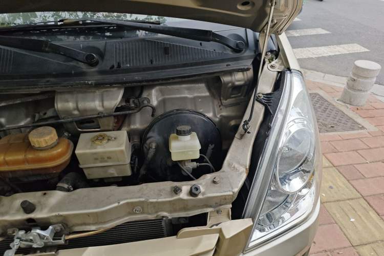 Used Wuling Rongguang 2014 1.5L S Standard Version Engine Bay Left