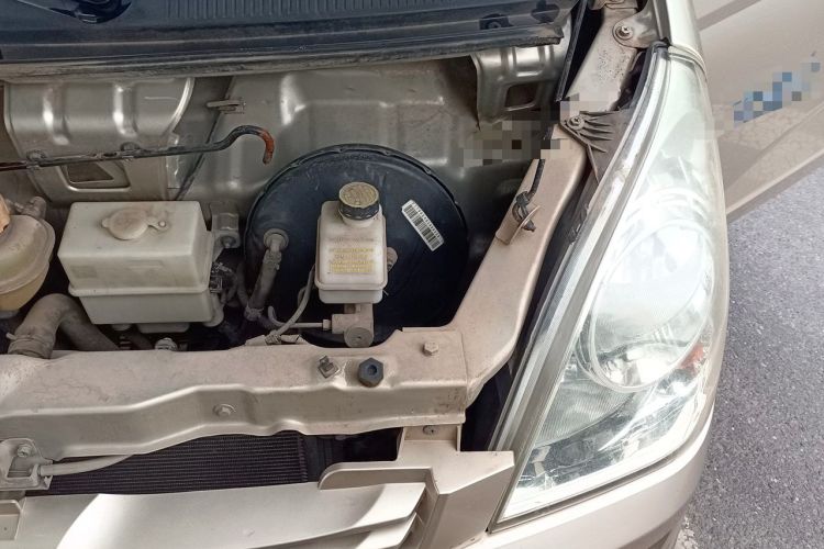 Used Wuling Rongguang 2014 1.5L S Standard Version Engine Bay Left