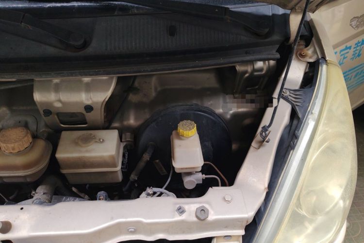 Used Wuling Rongguang 2014 1.5L S Standard Version Engine Bay Left