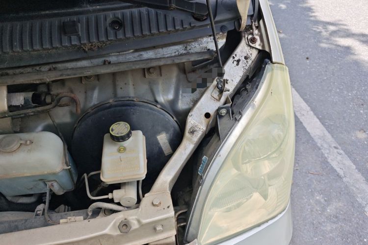 Used Wuling Rongguang 2014 1.5L S Base Version Engine Bay Left