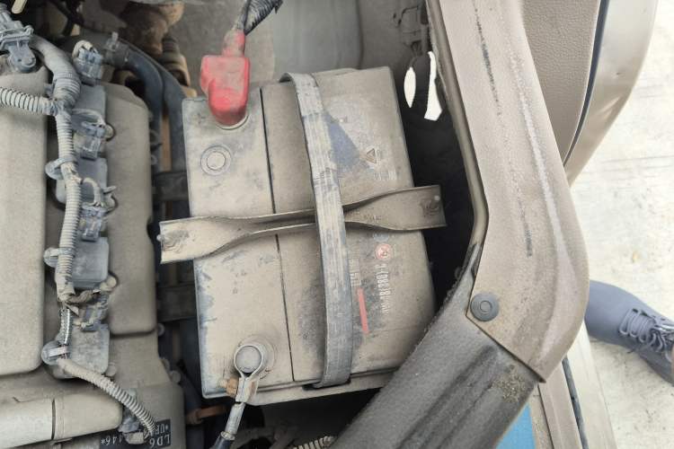 Used Wuling Rongguang 2014 1.2L S Standard Model Engine Bay Left