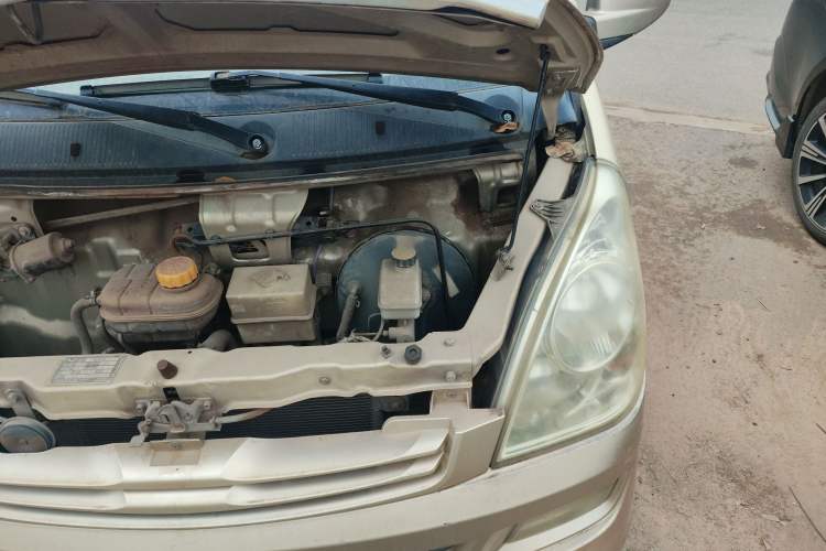 Used Wuling Rongguang 2014 1.5L S Standard Version Engine Bay Left