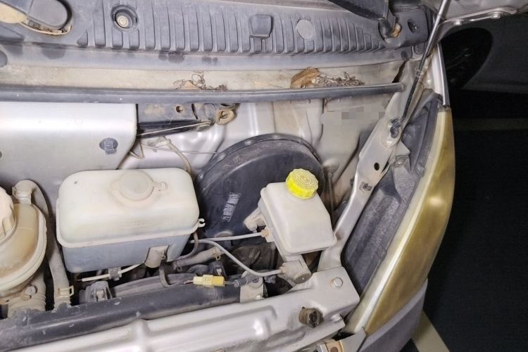 Used Wuling Rongguang 2014 1.2L S Base Model Engine Bay Left