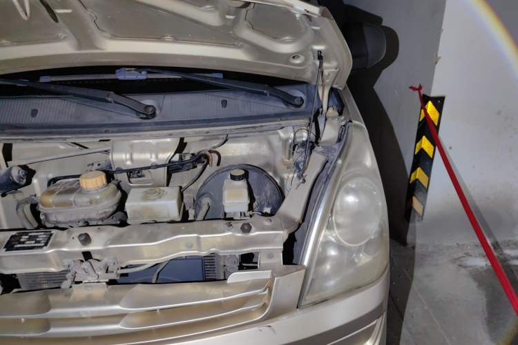 Used Wuling Rongguang 2014 1.5L S Base Version Engine Bay Left