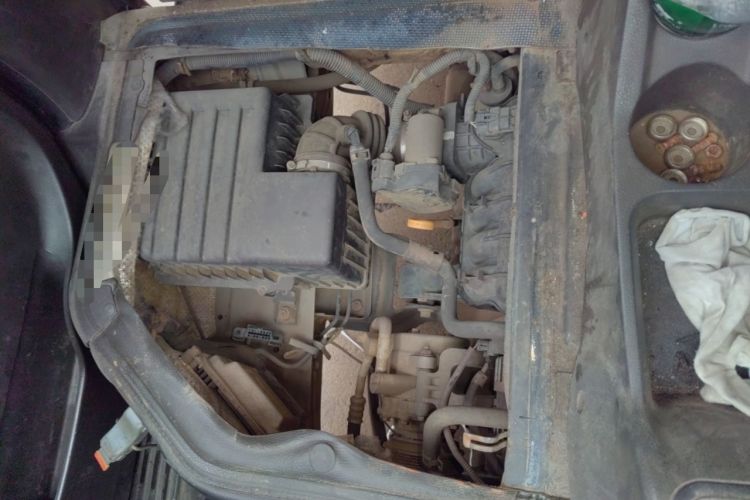 Used Wuling Rongguang 2014 1.5L S Standard Version Engine Bay Right