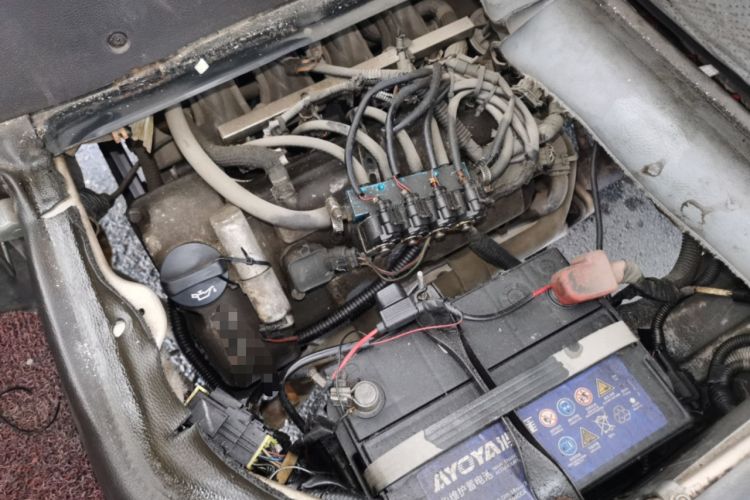Used Wuling Rongguang 2014 1.2L S Base Model Engine Bay Right