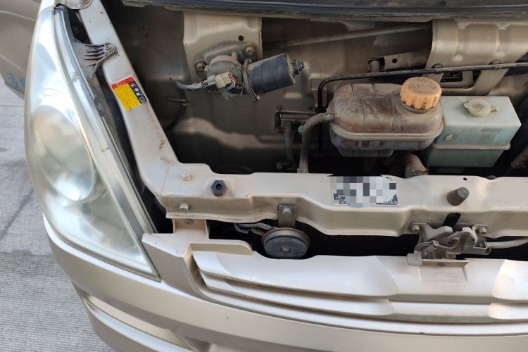 Used Wuling Rongguang 2014 1.2L S Standard Model Engine Bay Right