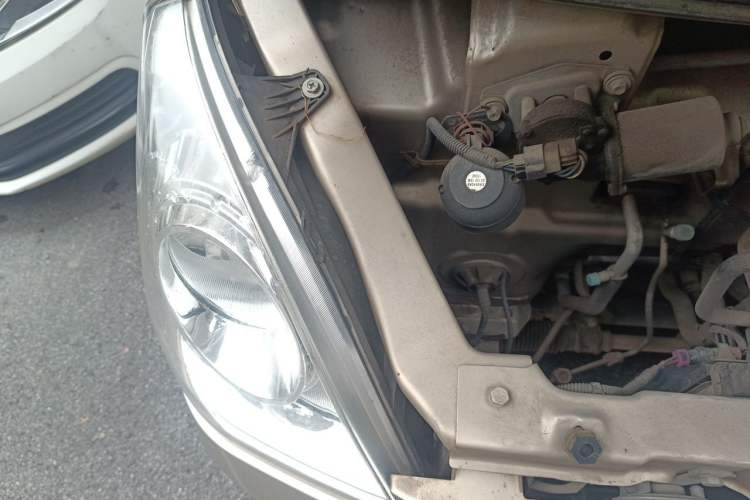 Used Wuling Rongguang 2014 1.2L S Base Model Engine Bay Right