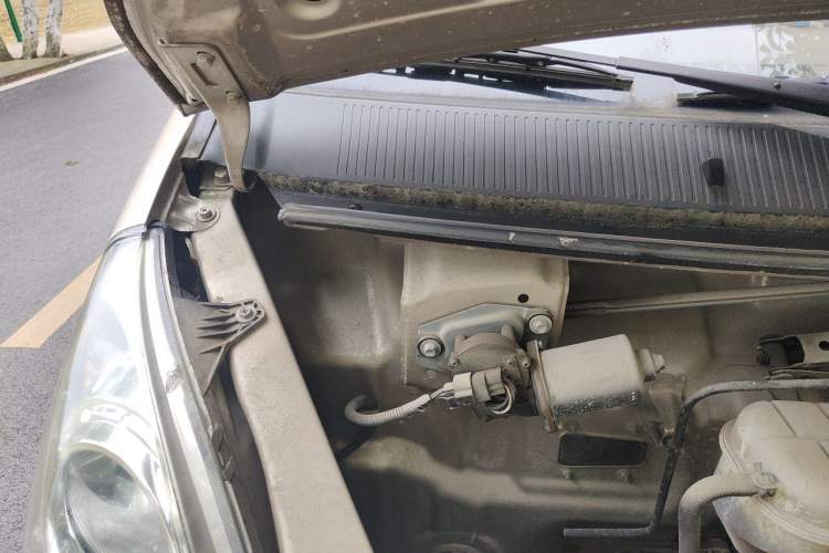 Used Wuling Rongguang 2014 1.2L S Base Model Engine Bay Right