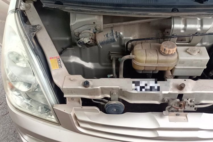 Used Wuling Rongguang 2014 1.5L S Standard Version Engine Bay Right