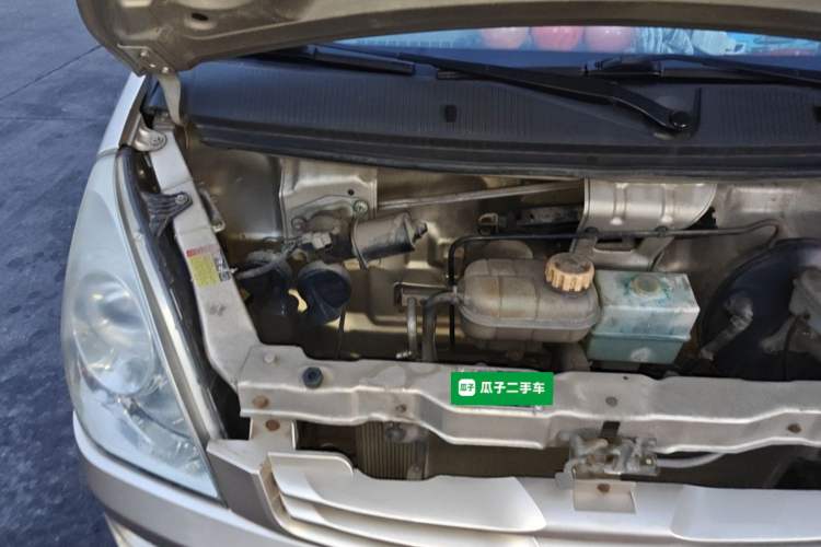 Used Wuling Rongguang 2014 1.5L S Standard Version Engine Bay Right