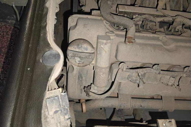 Used Wuling Rongguang 2014 1.2L S Base Model Engine Bay Right