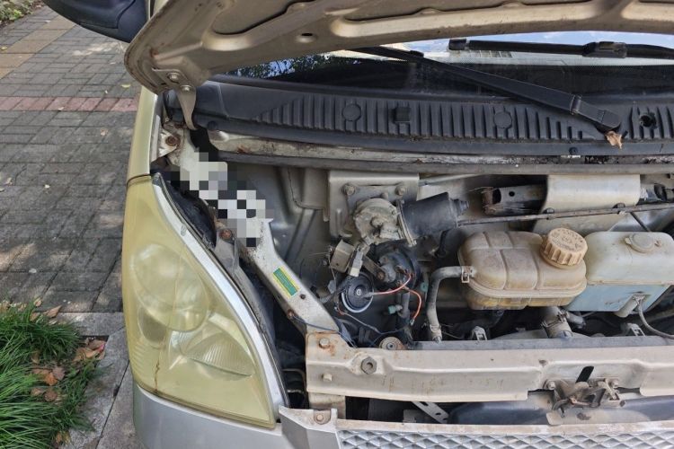 Used Wuling Rongguang 2014 1.5L S Base Version Engine Bay Right