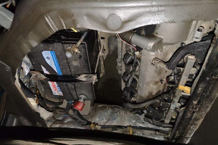 Used Wuling Rongguang 2014 1.2L S Base Model Engine Bay Right