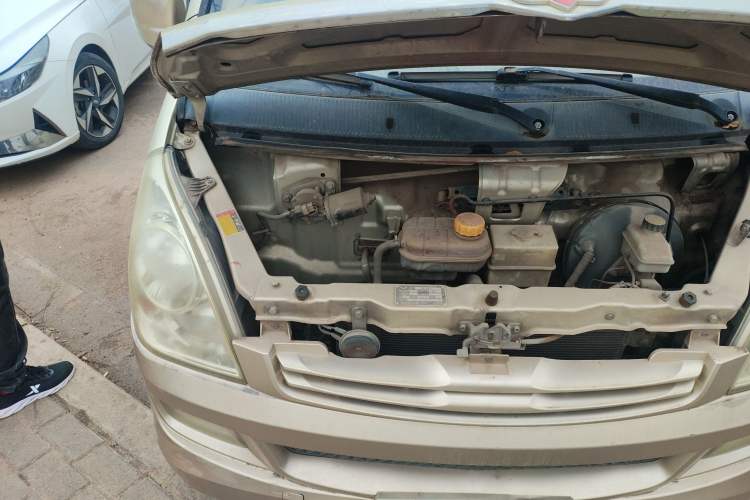 Used Wuling Rongguang 2014 1.5L S Standard Version Engine Bay Right