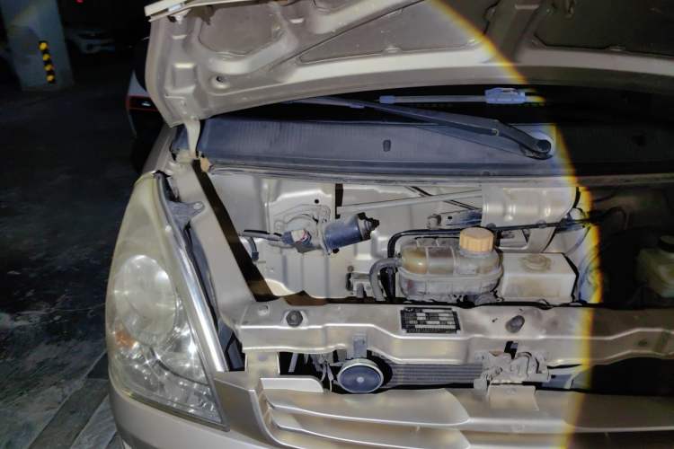 Used Wuling Rongguang 2014 1.5L S Base Version Engine Bay Right