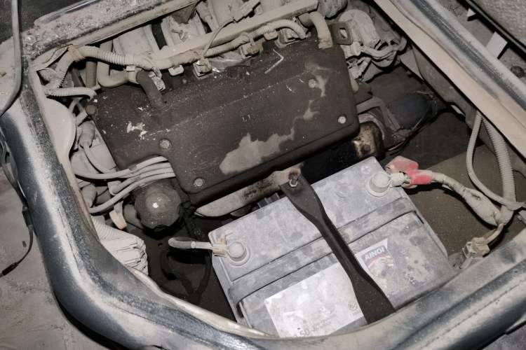 Used Wuling Rongguang 2014 1.2L S Base Model Engine Bay Right