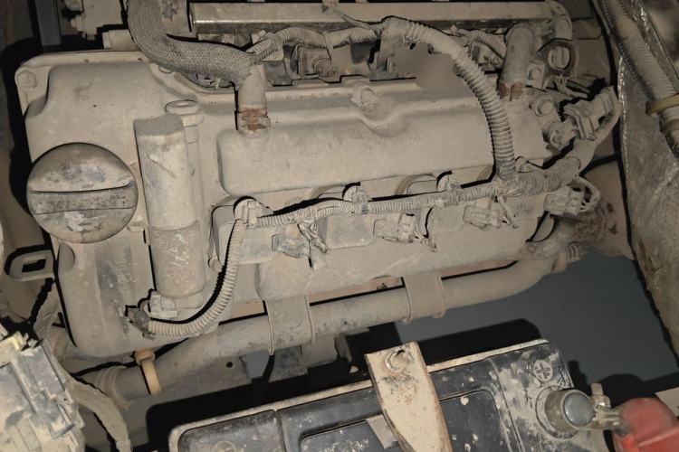 Used Wuling Rongguang 2014 1.2L S Base Model Engine Bay