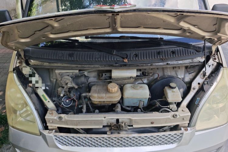 Used Wuling Rongguang 2014 1.5L S Base Version Engine Bay
