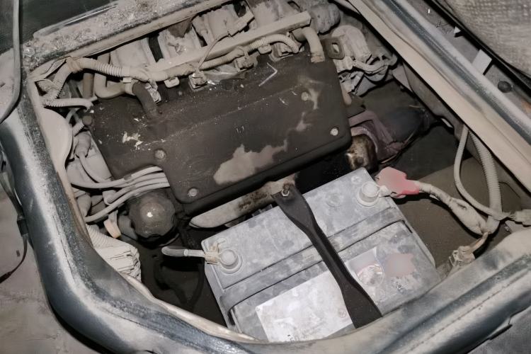 Used Wuling Rongguang 2014 1.2L S Base Model Engine Bay