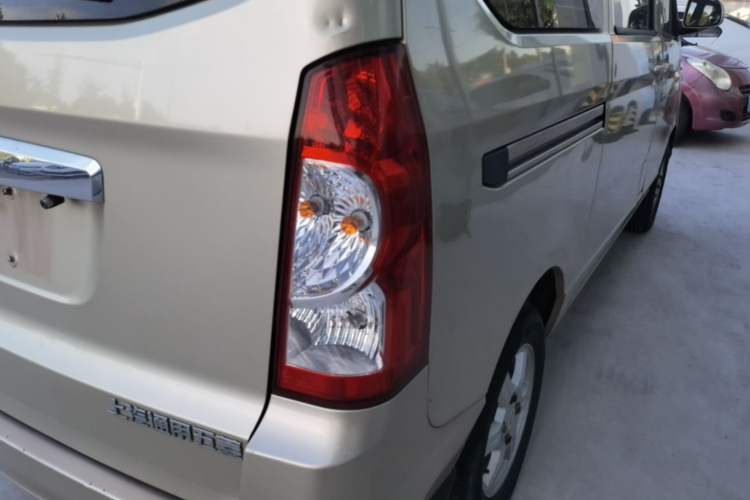 Used Wuling Rongguang 2014 1.5L S Standard Version Exterior 3
