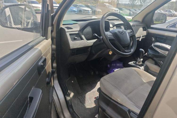 Used Wuling Rongguang 2014 1.2L S Base Model Interior 3