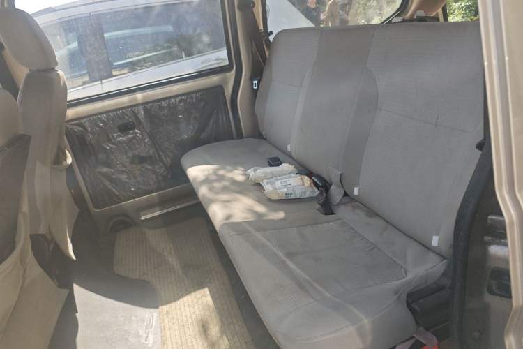 Used Wuling Rongguang 2014 1.2L S Base Model Interior 4