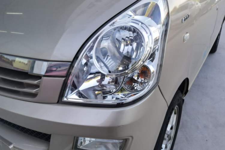 Used Wuling Rongguang 2014 1.5L S Standard Version Left Front Headlight