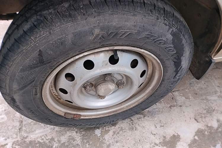 Used Wuling Rongguang 2014 1.2L S Base Model Left Front Wheel Hub