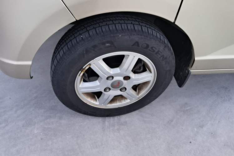 Used Wuling Rongguang 2014 1.5L S Standard Version Left Front Wheel Hub